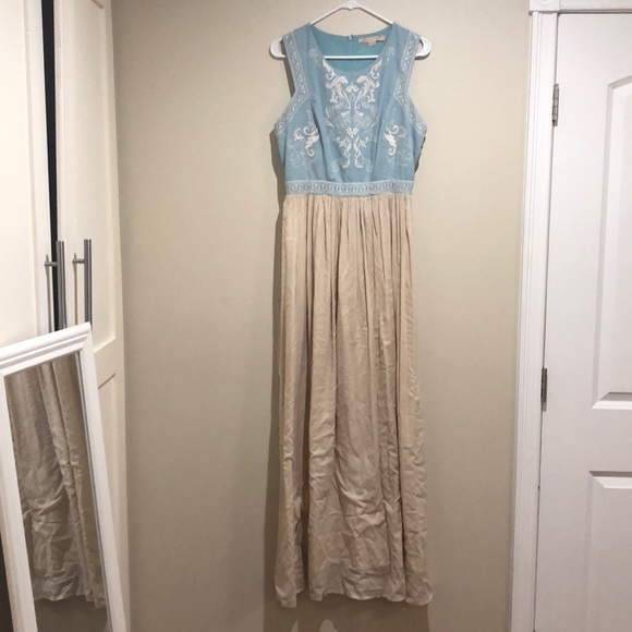 Beautiful long dress with a sky blue top - Picture 2 of 8